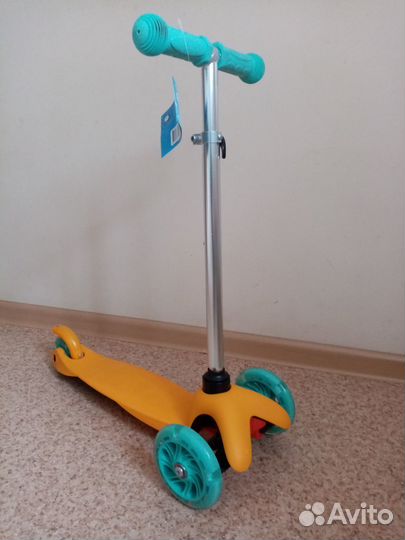Самокат детский трехколесный новый