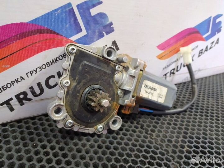 Моторчик стеклоподъемника правый