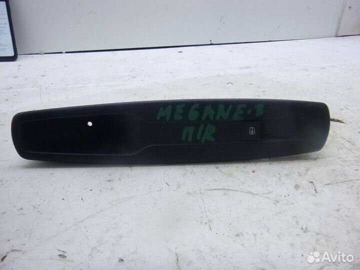 Кнопка стеклоподъемника renault megane III 2009