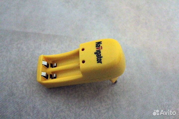 Зарядное устройство Navigator NCH-215