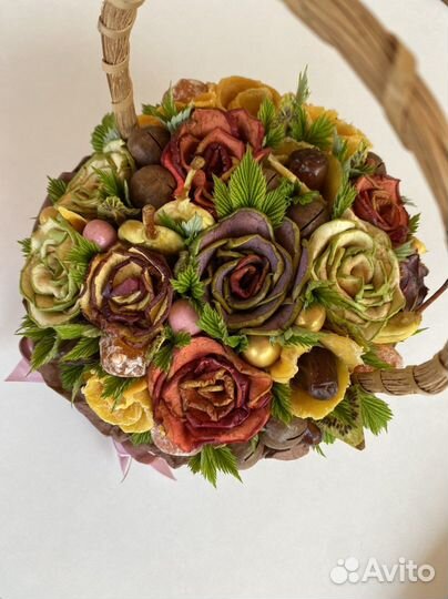 Корзина с сухофруктами