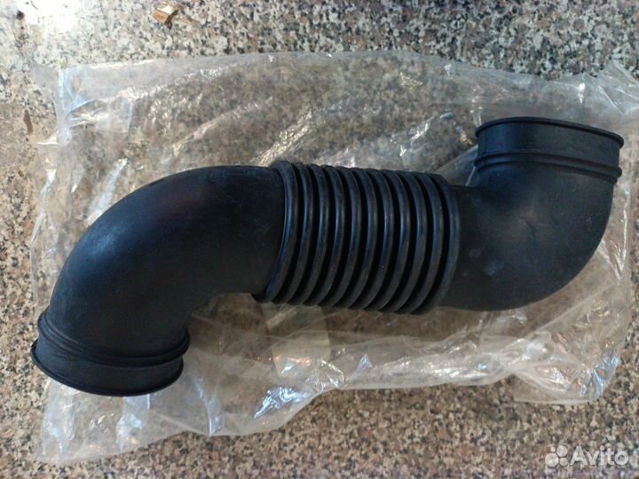 Патрубок воздушного фильтра Сузуки Лиана Suzuki Li