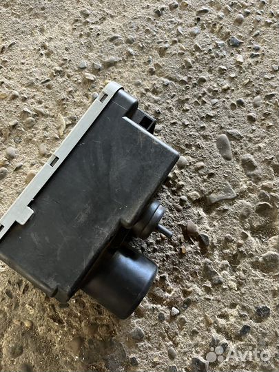 Компрессор центрального замка Volkswagen Golf-3