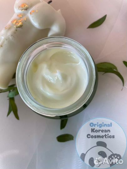 Jigott Женский крем для кожи лица с лошадиным масл