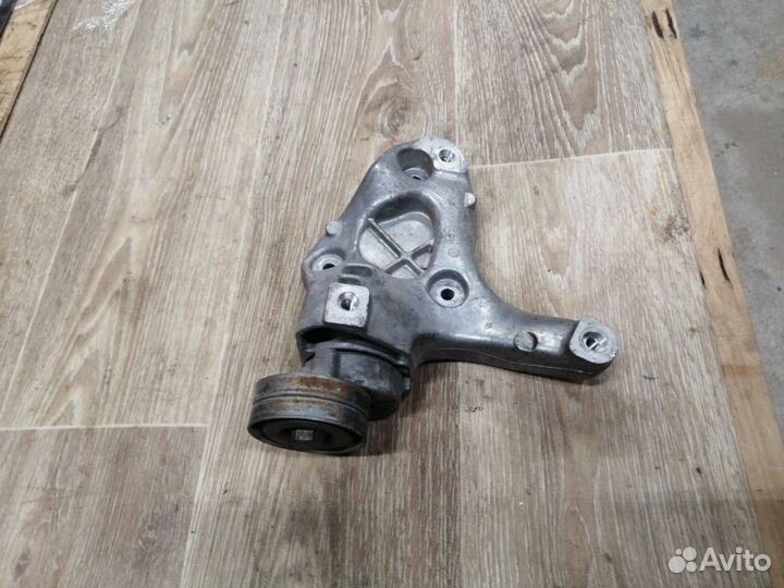 Кронштейн кондиционера Volkswagen Jetta