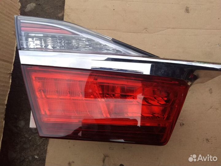 Фонарь задний внутренний Toyota Camry 55 2015-17