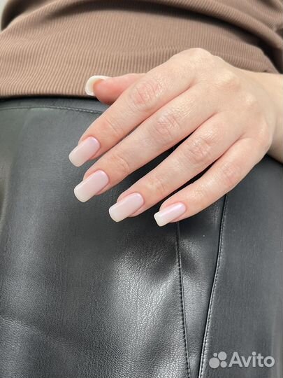 Требуется модель на маникюр