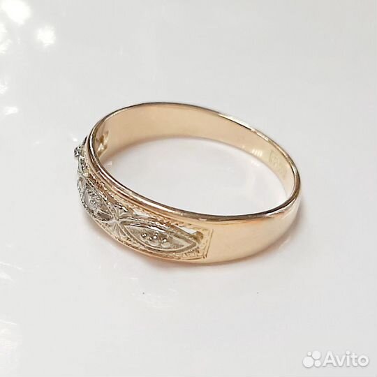 Золотое кольцо с бриллиантом