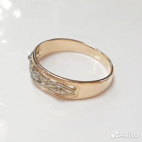 Золотое кольцо с бриллиантом