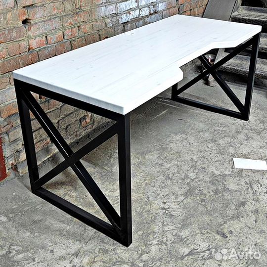 Компьютерный стол / игровой стол