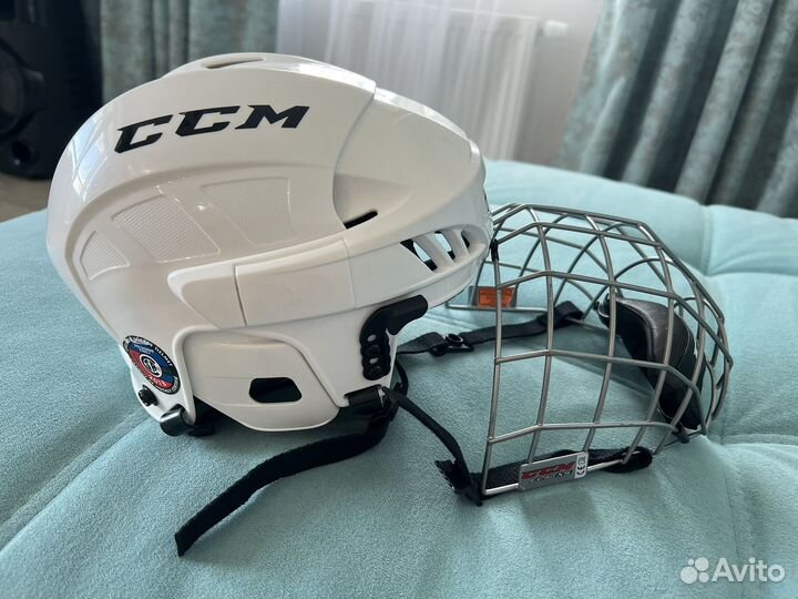 Хоккейный шлем