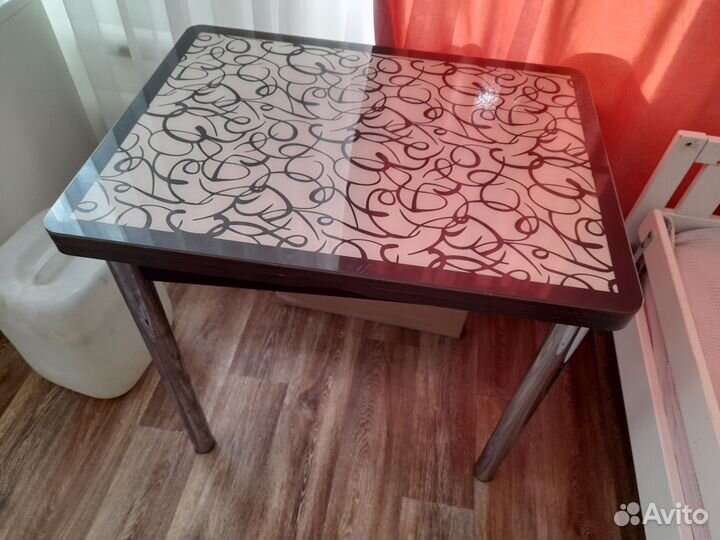 Кухонный стол