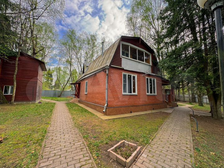 Дом 240 м² на участке 20 сот.