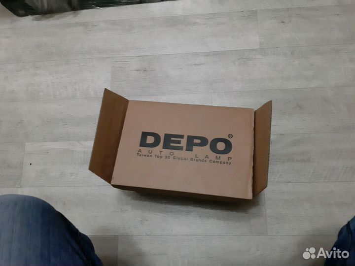 Поворотник правый на ауди 80 б4 новый