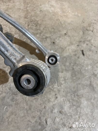 Верхний левый рычаг LR