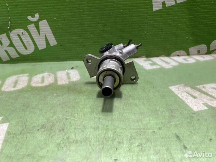 Главный тормозной цилиндр Opel Omega B X20XE
