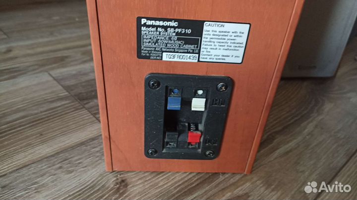 Сабвуфер и две колонки