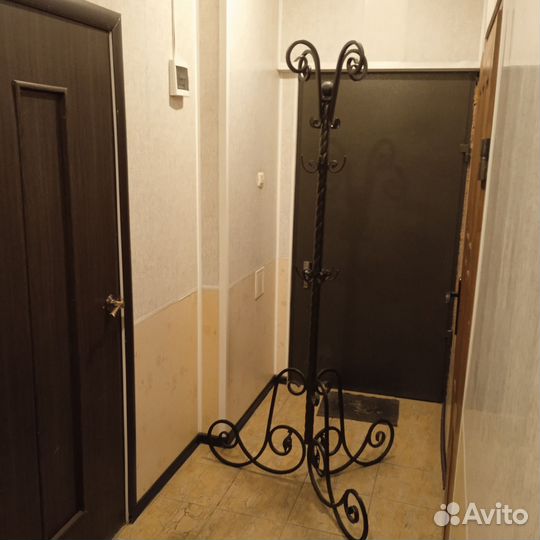 Напольная вешалка ручной работы