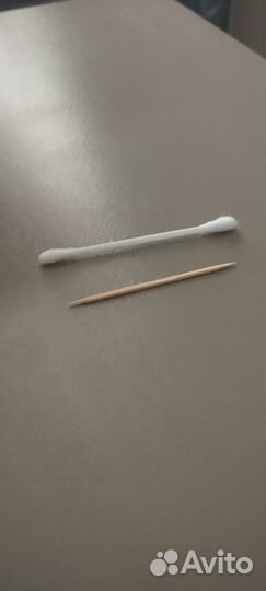 Ватная палочка и зубочистка