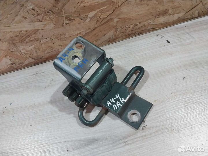 Петля двери передняя правая Audi A4 B5