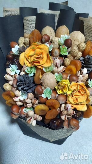 Съедобные букеты из орехов и сухофруктов