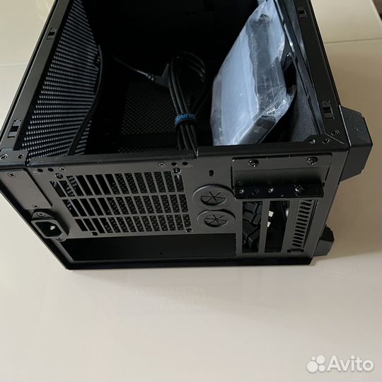 Корпус Ncase m1 v6.1