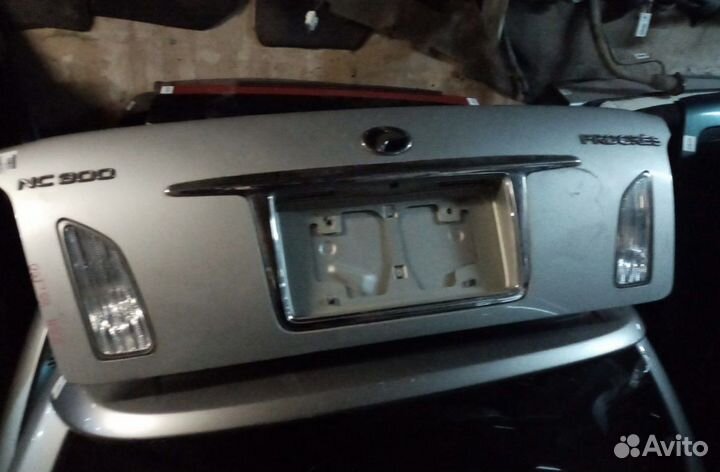 Крышка багажника Toyota progres jcg11