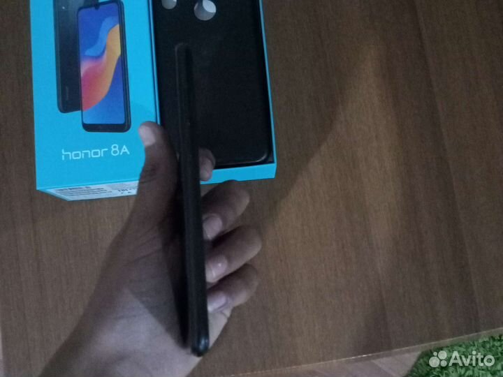 Телефон honor 8а