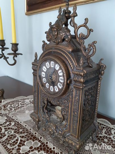Часы с подсвечниками бронзовые