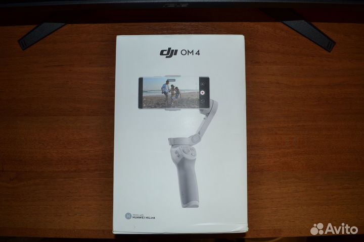 Стабилизатор DJI Osmo Mobile 4 Combo