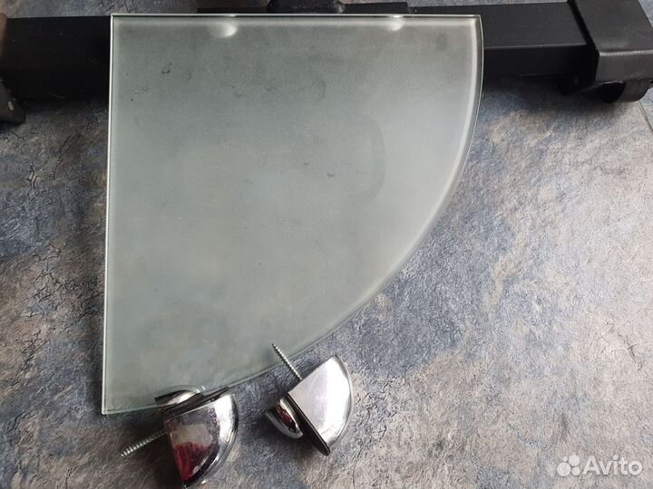 Полка стеклянная в ванную