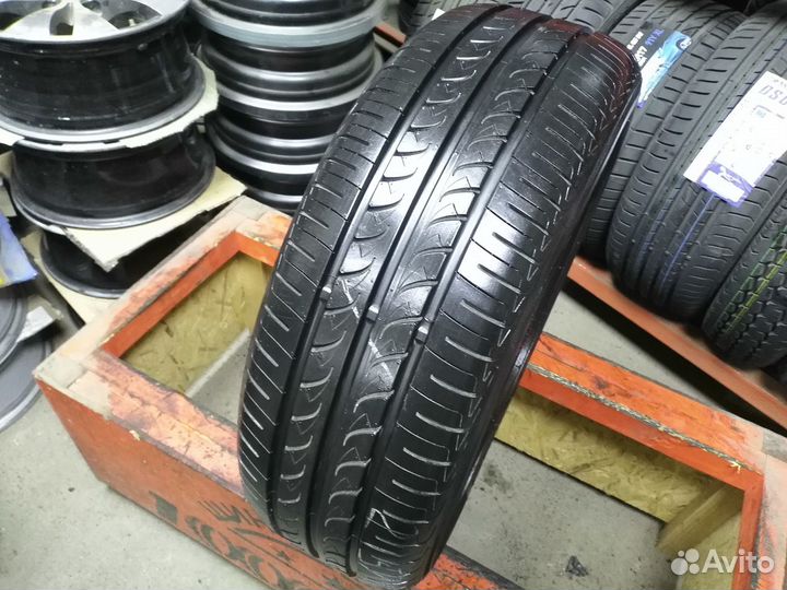Yokohama BluEarth AE01 215/60 R16