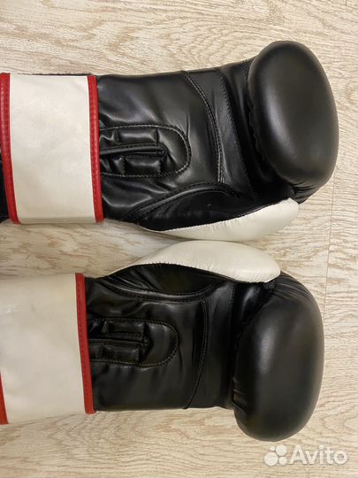 Боксерские перчатки 14 oz