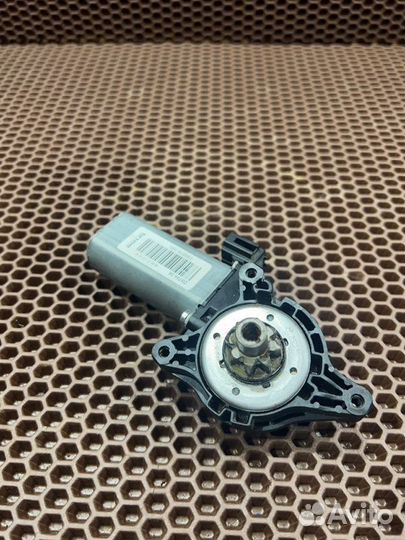 Моторчик регулировки высоты сиденья передний