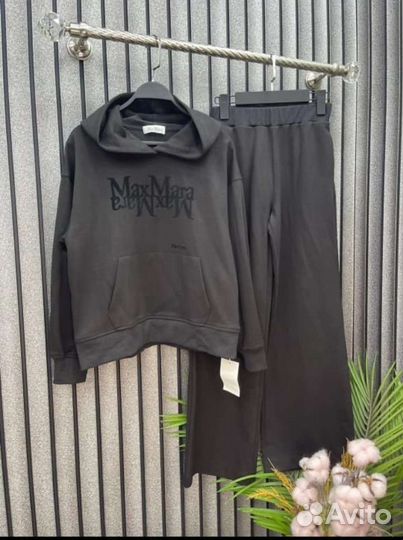 Спортивный костюм женский