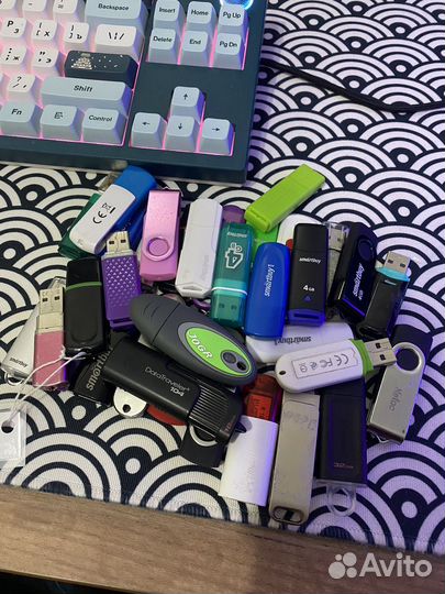 34 флешки(4-32 гб)