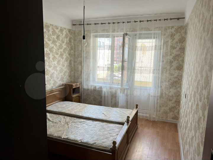2-к. квартира, 50 м², 4/10 эт.