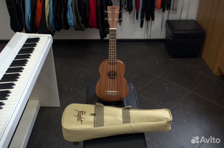 Flight NUS 310 — укулеле сопрано