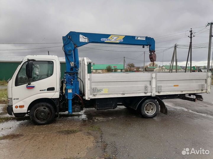 Hino 300 (Dutro) с КМУ, 2013