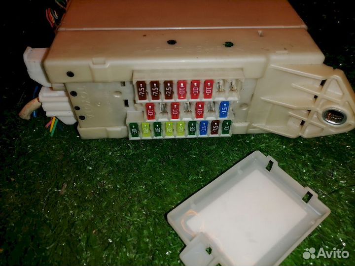 Блок предохранителей 82730-28141 Toyota Estima GSR