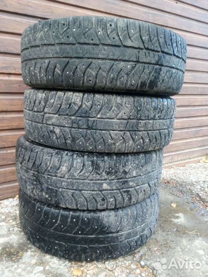 Bridgestone Ice Cruiser 7000 215/65 R16