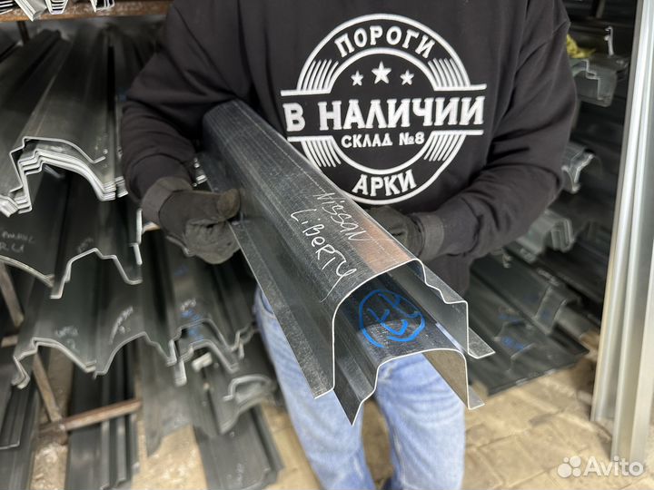 Правый кузовной Порог Nissan Liberty