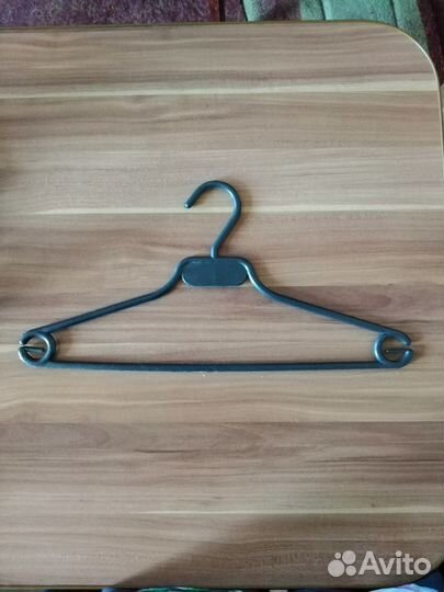 Вешалки-плечики пластмассовые