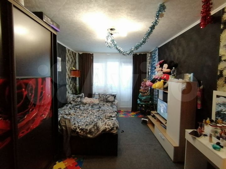 Комната 37 м² в 5-к., 5/5 эт.