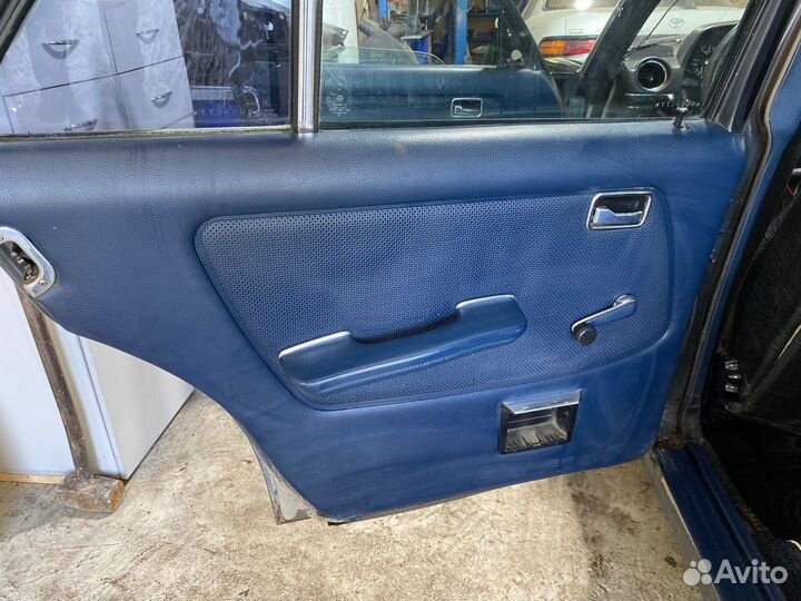 Дверные обшивки Mercedes W123