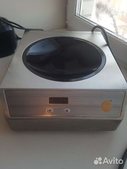 Индукционная плита Startood wok со сковородой