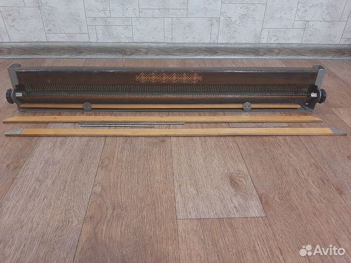 Продаю ручную вязальную машинку Чернивчанка