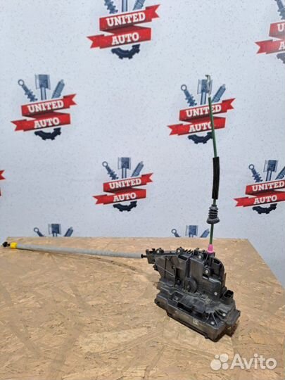 Замок боковой двери передний левый Mercedes Benz E