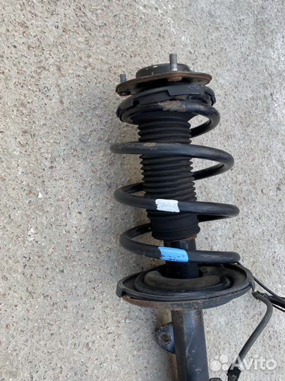 Правая стойка Тойота highlander в сборе с кулаком