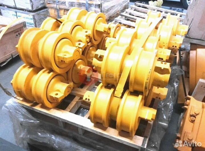 Каток поддерживающий Komatsu PC100-3 C4012000M00